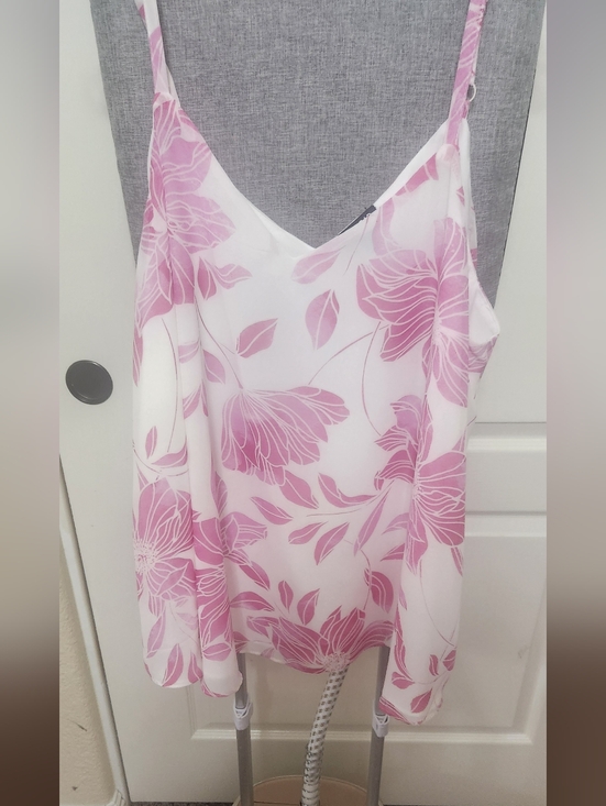 torrid Tops - Torrid Size 1 Sophie Chiffon Swing Cami, Pink And White Floral Like New